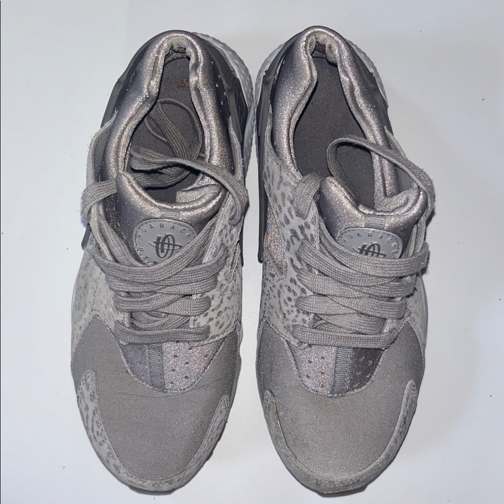 Nike Huarache Run Youth Sneakers, Size 6Y